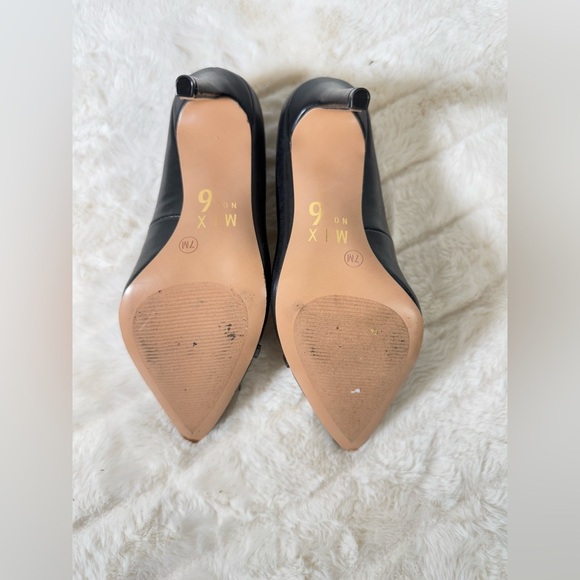 Black heels with chain - Picture 3 of 7